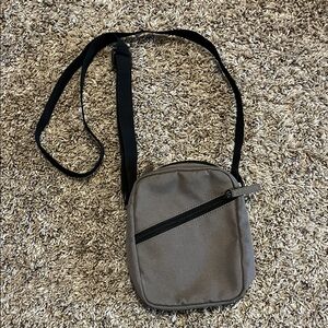 Old navy cross body bag